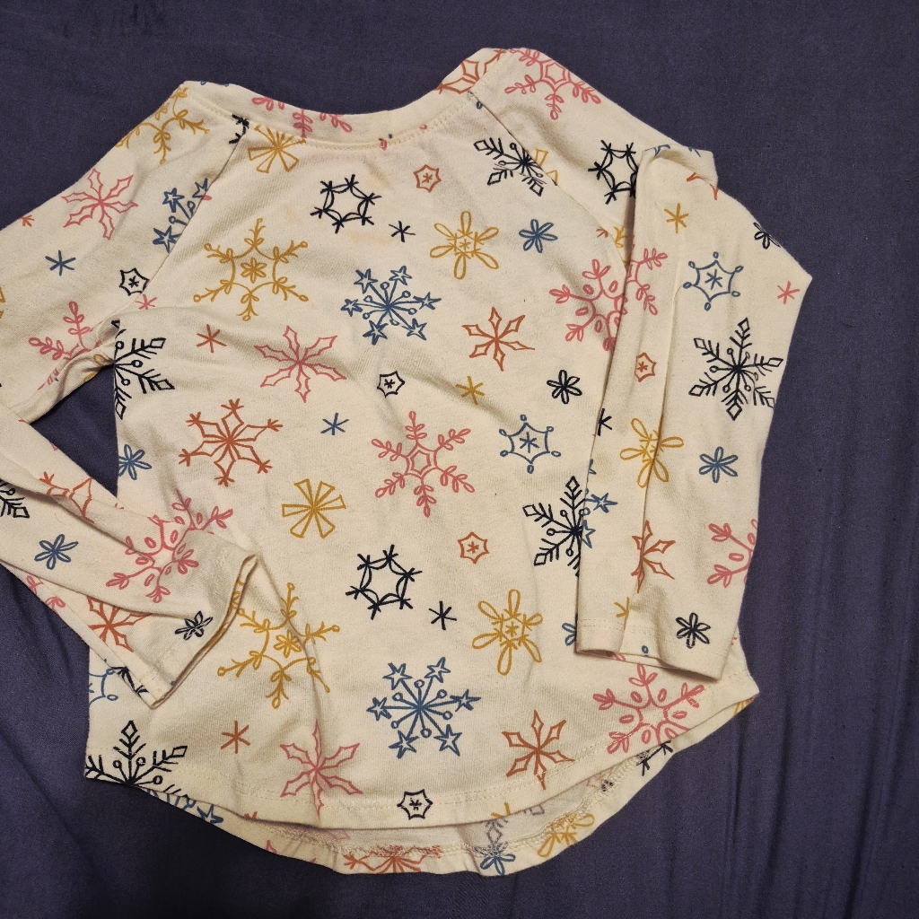 5/$15 Cat & Jack Cream Long Sleeve Top With Multicolor Snowflake Motif